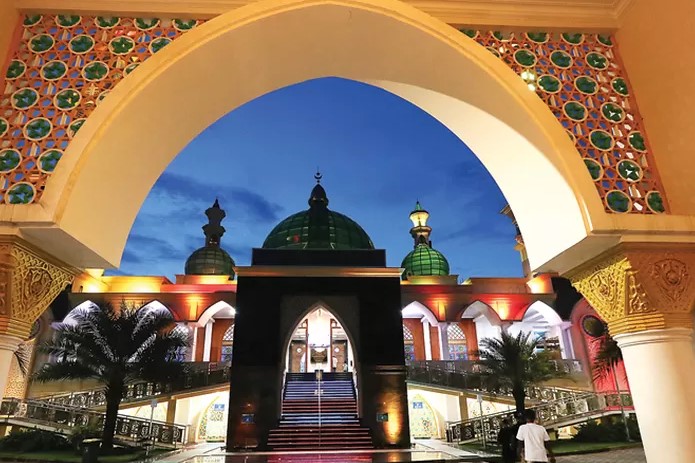5 masjid terbesar di kota Surabaya terbukti