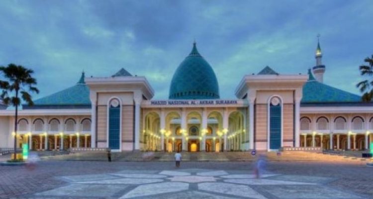 5 Masjid terbesar di kota Surabaya 2023